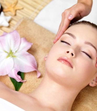 tac-dung-tuyet-voi-tu-viec-massage-mat-hang-ngay